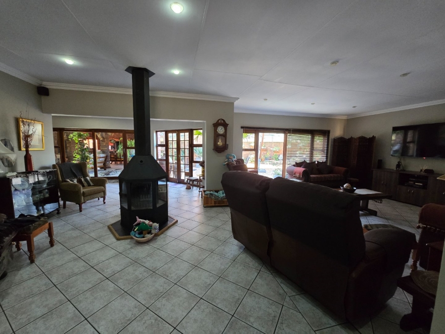 8 Bedroom Property for Sale in Grimbeeck Park North West